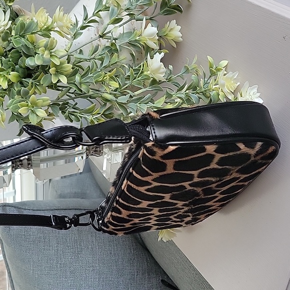 NWT Saks Fifth Avenue Faux Giraffe Plush Shoulder Bag - Picture 7 of 12